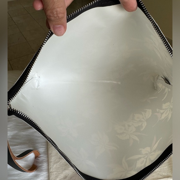 Auth Marni Large Clutch Wristlet with dust bag Made in Italy - Picture 3 of 13